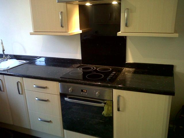 KITCHEN FITTER